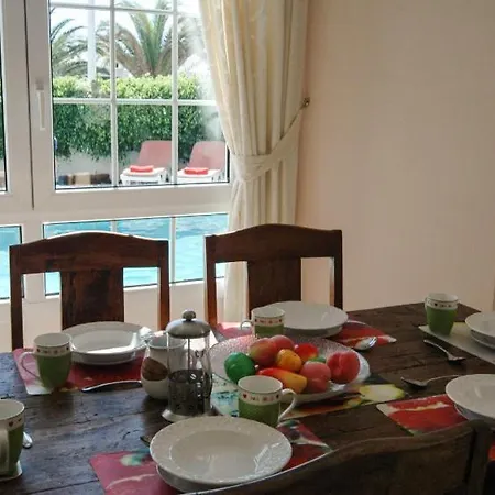Vila In Puerto Del Carmen Sleeps 6 Includes Swimming Pool Air Con And Wifi 2 Puerto del Carmen (Lanzarote)