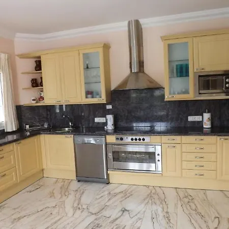 Vila In Puerto Del Carmen Sleeps 6 Includes Swimming Pool Air Con And Wifi 2 Puerto del Carmen (Lanzarote)