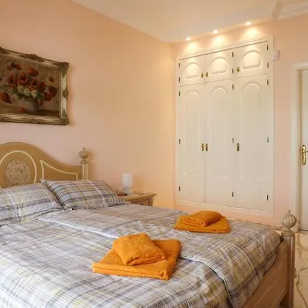 In Puerto Del Carmen Sleeps 6 Includes Swimming Pool Air Con And Wifi 2 Vila *