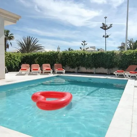 Vila In Puerto Del Carmen Sleeps 6 Includes Swimming Pool Air Con And Wifi 2
