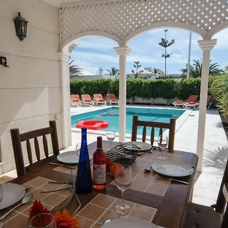 In Puerto Del Carmen Sleeps 6 Includes Swimming Pool Air Con And Wifi 2 Vila Puerto del Carmen (Lanzarote)