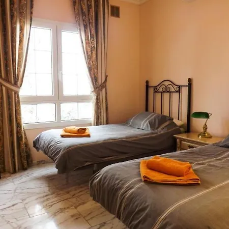 In Puerto Del Carmen Sleeps 6 Includes Swimming Pool Air Con And Wifi 2 Vila